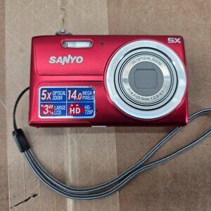 Sanyo VPC T1496R 14.0MP DigiCam Red w Battery And Charger  Memory Card Tested